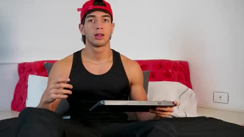 taylorsmiths_ online show from December 3, 4:02 am