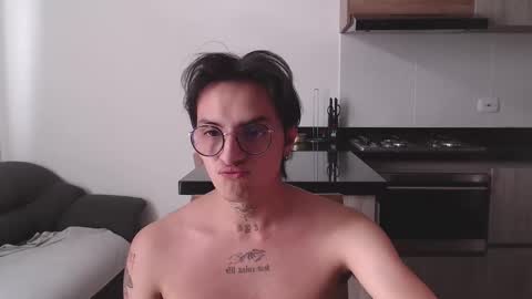 Teo independent model online show from March 7, 3:49 pm