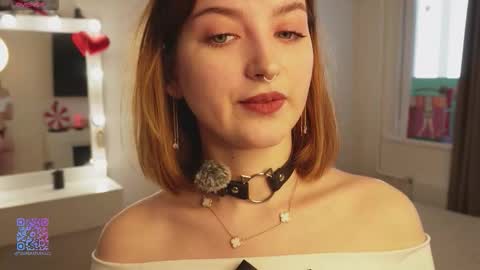 Sarah     online show from February 16, 8:12 am