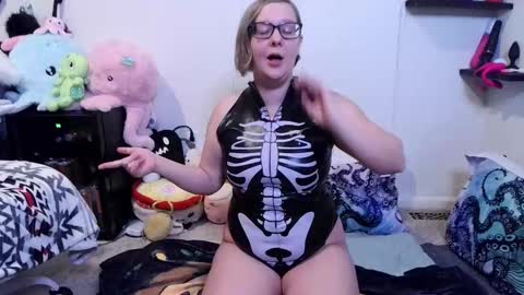 Pixie and Tentacle Overlord online show from November 6, 1:41 am