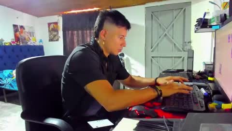 teoyes_ online show from November 15, 5:14 pm