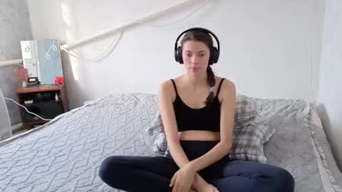 Anny Simpson online show from October 6, 4:30 am