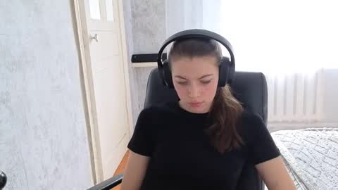 Anny Simpson online show from September 17, 8:51 am