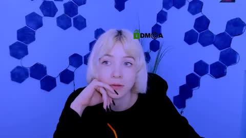 tessa_tea online show from March 27, 9:43 am