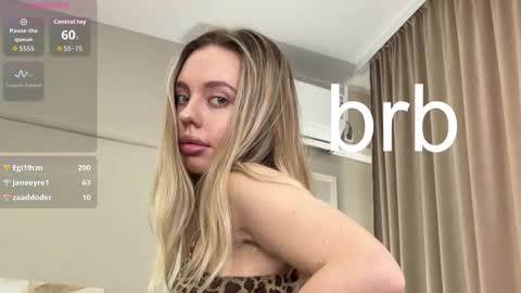 tessaadorablee online show from March 28, 8:27 am