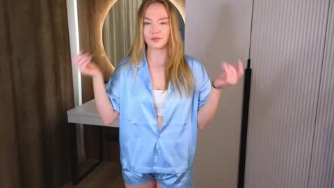 Candie online show from April 1, 4:04 pm