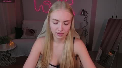 TessaHamilton online show from March 9, 2:21 pm