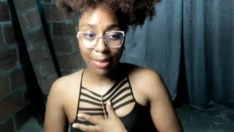 thaimy_ online show from June 16, 2:15 am
