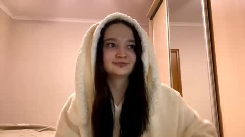 Yumi online show from February 3, 4:11 pm