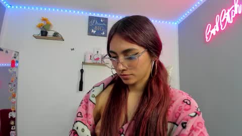 Snapshot of thamara_cooper_ chatting on February 19, 12:44 pm thamara_cooper_ online show from February 19, 12:44 pm