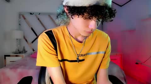 thanier_18 online show from May 6, 7:20 pm
