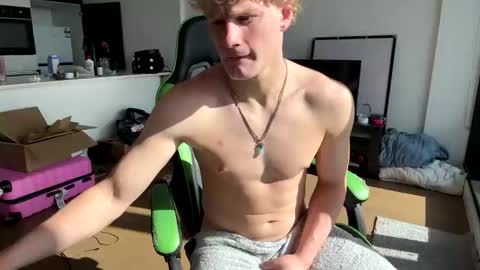 liammlust online show from December 22, 9:54 pm