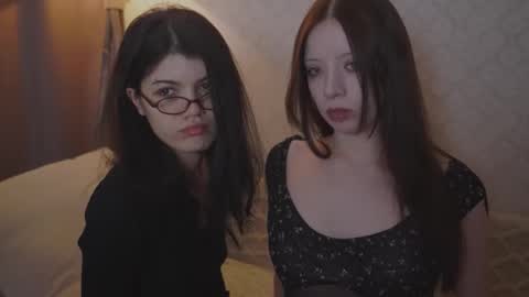 EllaLyn online show from November 14, 8:33 pm