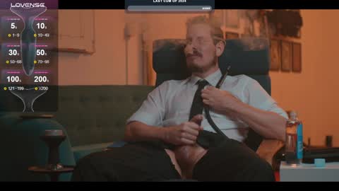 Snapshot of the_dilf chatting on December 31, 5:07 pm The DILF -  online show from December 31, 5:07 pm