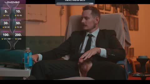 Snapshot of the_dilf chatting on December 6, 5:49 pm The DILF -  online show from December 6, 5:49 pm