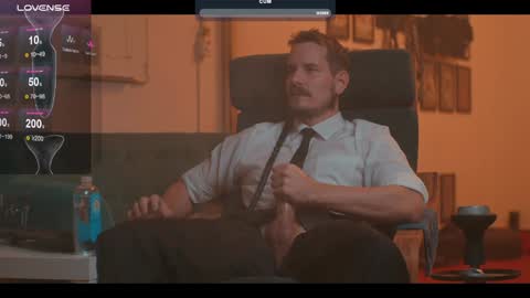 Snapshot of the_dilf chatting on December 23, 4:39 pm The DILF -  online show from December 23, 4:39 pm