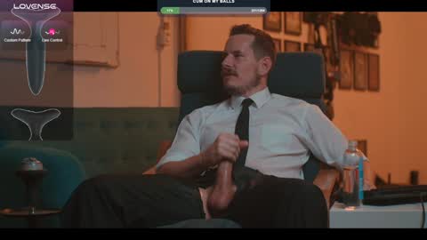 Snapshot of the_dilf chatting on December 17, 6:20 pm The DILF -  online show from December 17, 6:20 pm