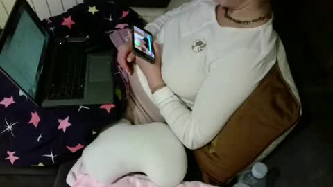 Stephan 34  Cassandra 25 online show from April 12, 8:46 pm