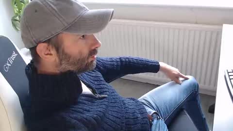 Snapshot of the_sensual_masturwait chatting on October 13, 12:40 pm the_sensual_masturwait online show from October 13, 12:40 pm