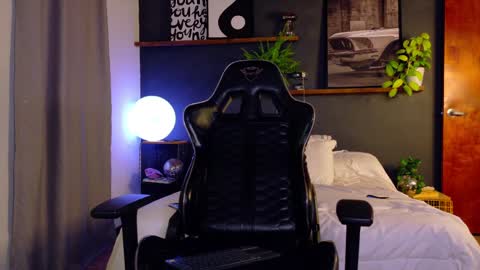 walkers online show from April 22, 1:24 am