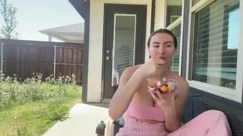 Alyssa Rhoades online show from March 24, 8:04 pm