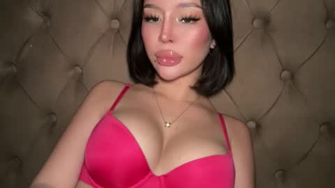 Elle  dont forget to folloW me and thumbs up online show from March 27, 8:20 am