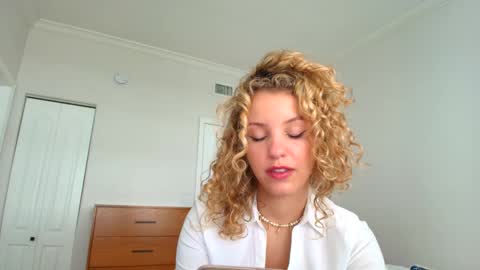 Lily Marie online show from February 20, 7:08 pm