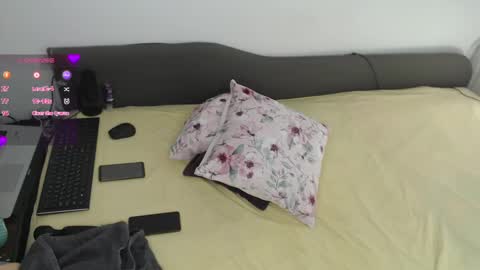Snapshot of thelisteninglady chatting on February 6, 12:37 pm Alice   -   online show from February 6, 12:37 pm