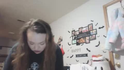 Stephanie Fuller online show from December 5, 6:12 am