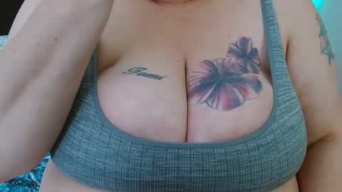 im on randomly so follow to know when im online online show from February 18, 6:15 pm