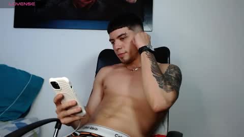 theo_levis online show from April 24, 9:17 pm