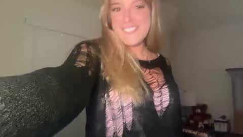 Ava online show from December 17, 9:05 am