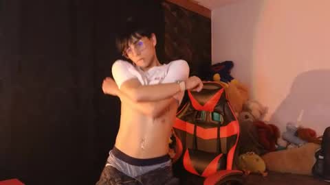 Matt independent model  online show from May 11, 9:34 pm