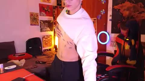 Matt independent model  online show from April 28, 8:57 pm