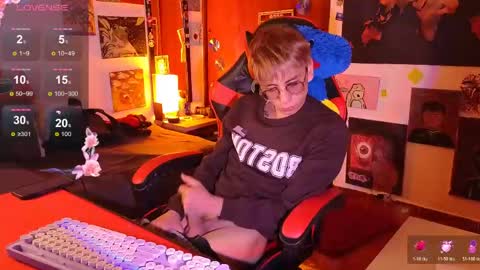 Matt independent model  online show from April 27, 8:39 pm