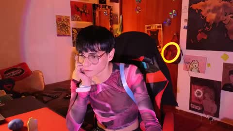 Matt independent model  online show from May 10, 9:32 pm