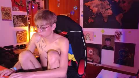 Matt independent model  online show from May 2, 10:04 pm