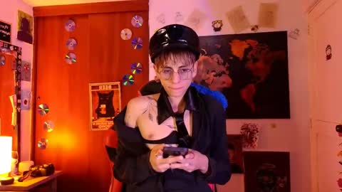 Matt independent model  online show from April 22, 8:49 pm