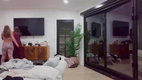 TheRealRussianKream online show from April 15, 11:46 am