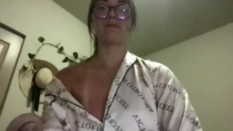 thescarlettlane online show from June 16, 3:32 am