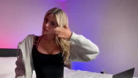 thesummerwoods online show from January 8, 1:44 am