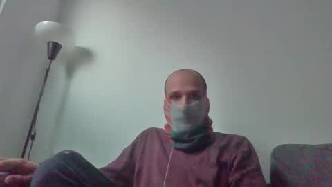 Scarf guy online show from December 3, 8:15 am