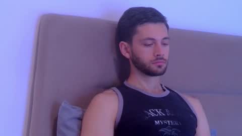 The Waiter online show from December 1, 7:39 am