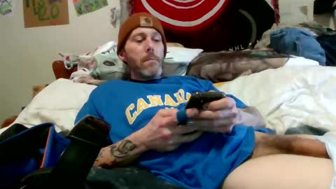 Snapshot of theycallmemellowthebreeze chatting on March 7, 10:43 pm mellow online show from March 7, 10:43 pm