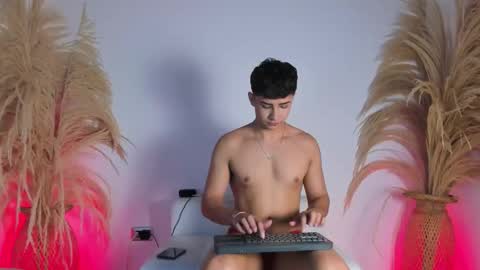 Thiago  online show from October 14, 6:22 pm