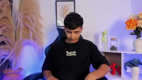 Thiago  online show from May 18, 12:09 am