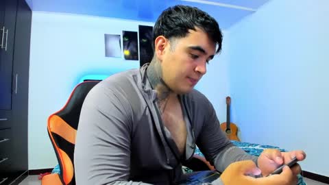 Thiago online show from April 11, 7:45 am