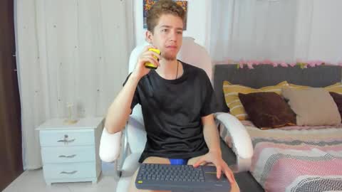 Manuel online show from November 22, 3:16 am