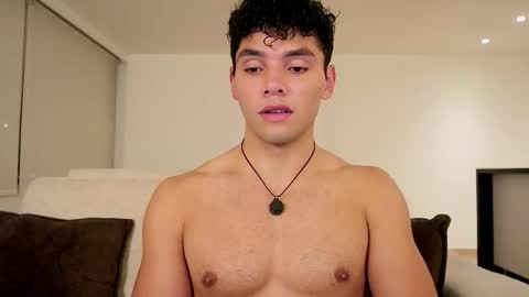 Just Thiago  online show from March 5, 2:20 am