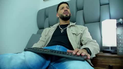 Thia Gomez online show from March 13, 7:39 pm